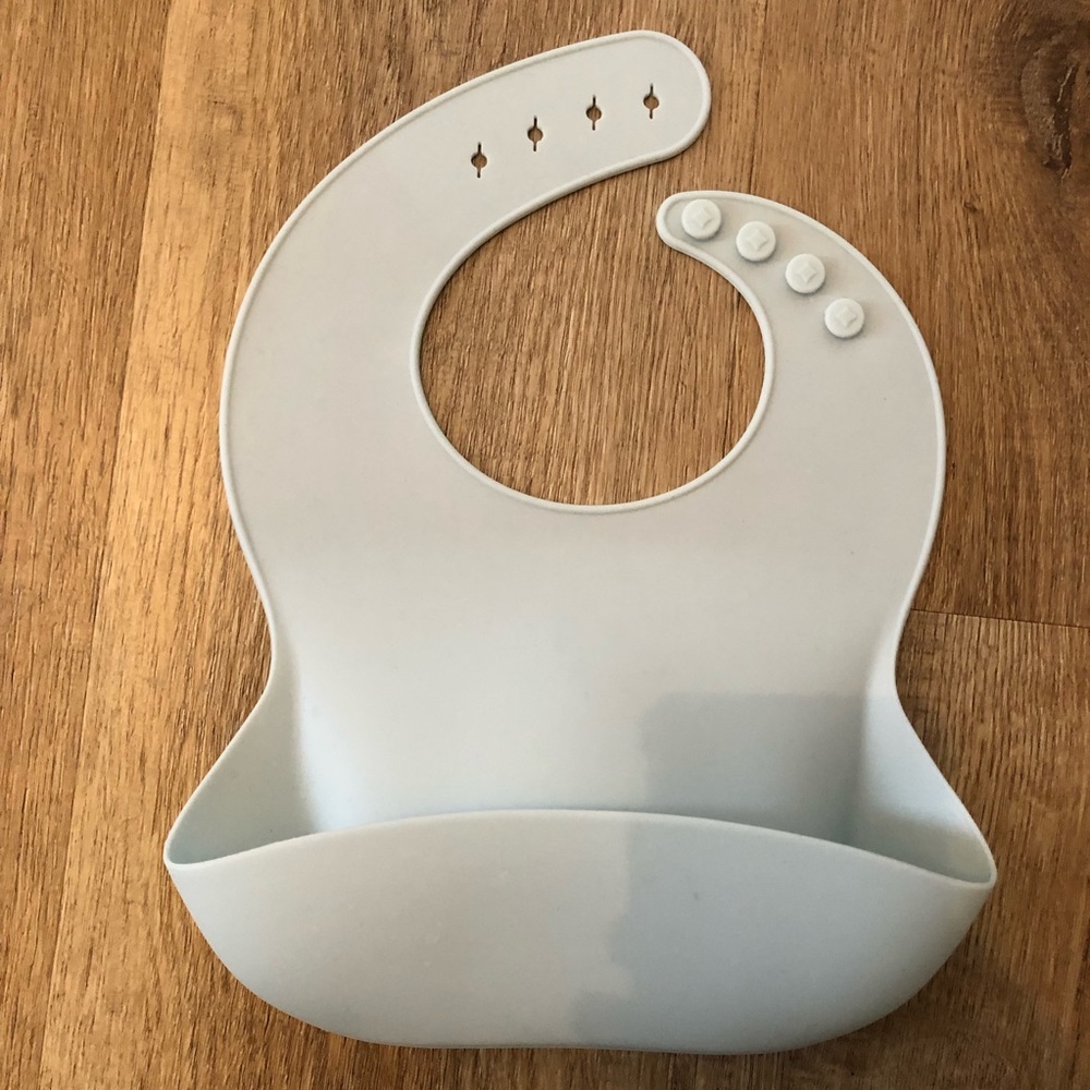 New without tags silicone bib